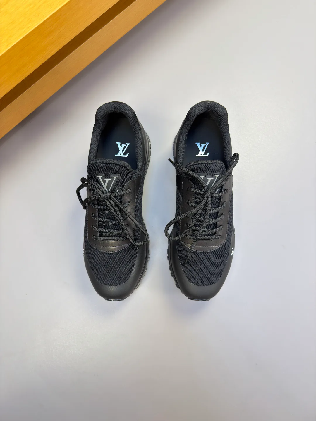 Men's Sneakers LOUIS VUITTON 17955084