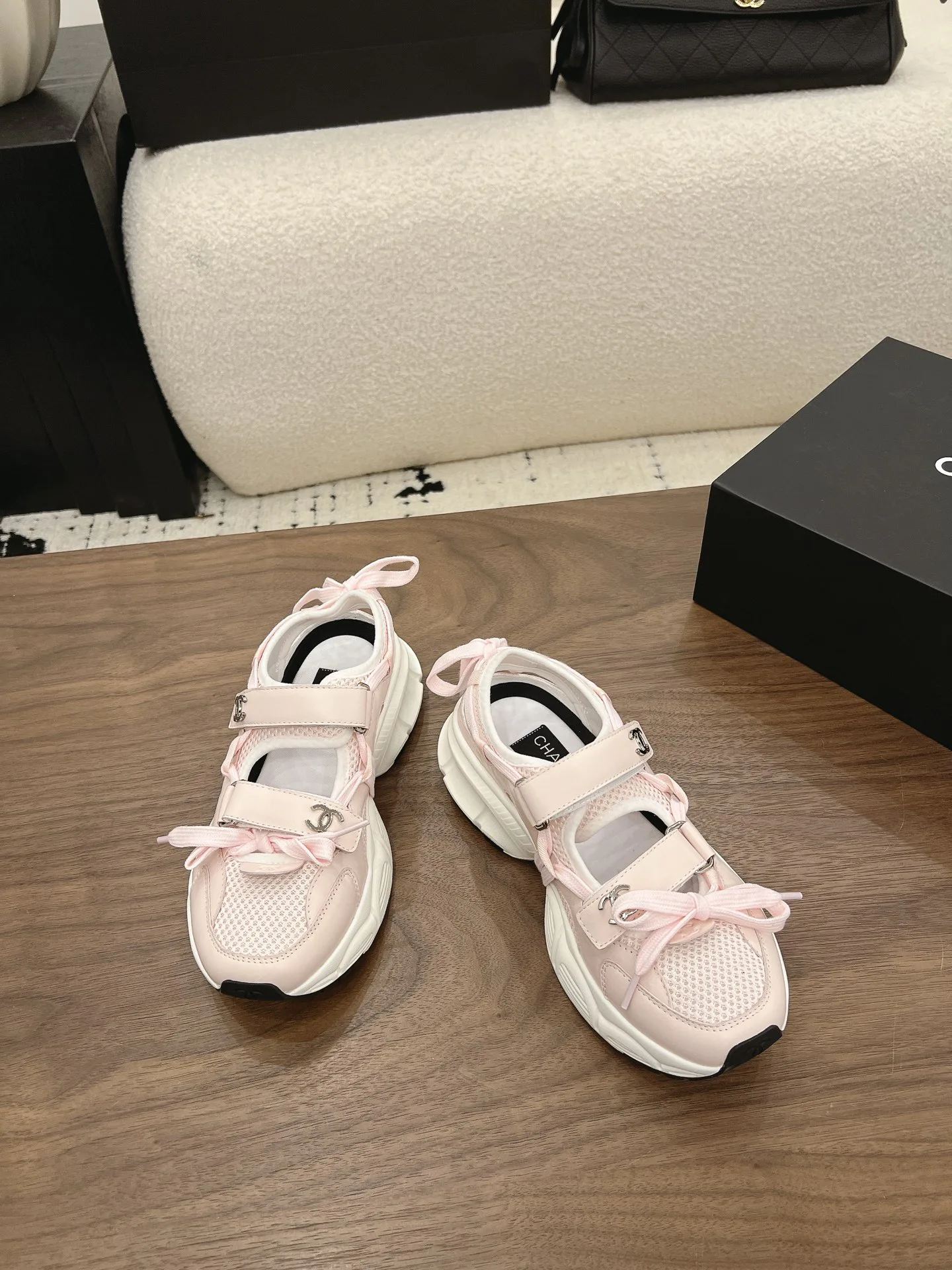 Women's Sneakers CHANEL 17077247