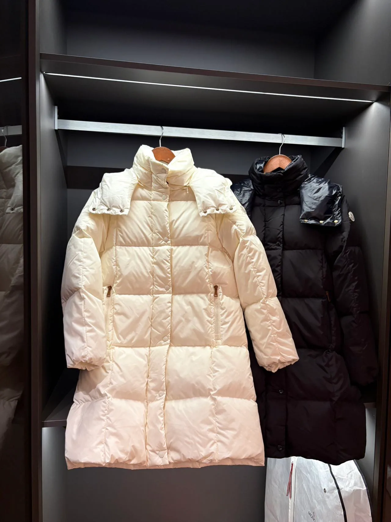 Куртки И Пуховики Женские Moncler 18599904