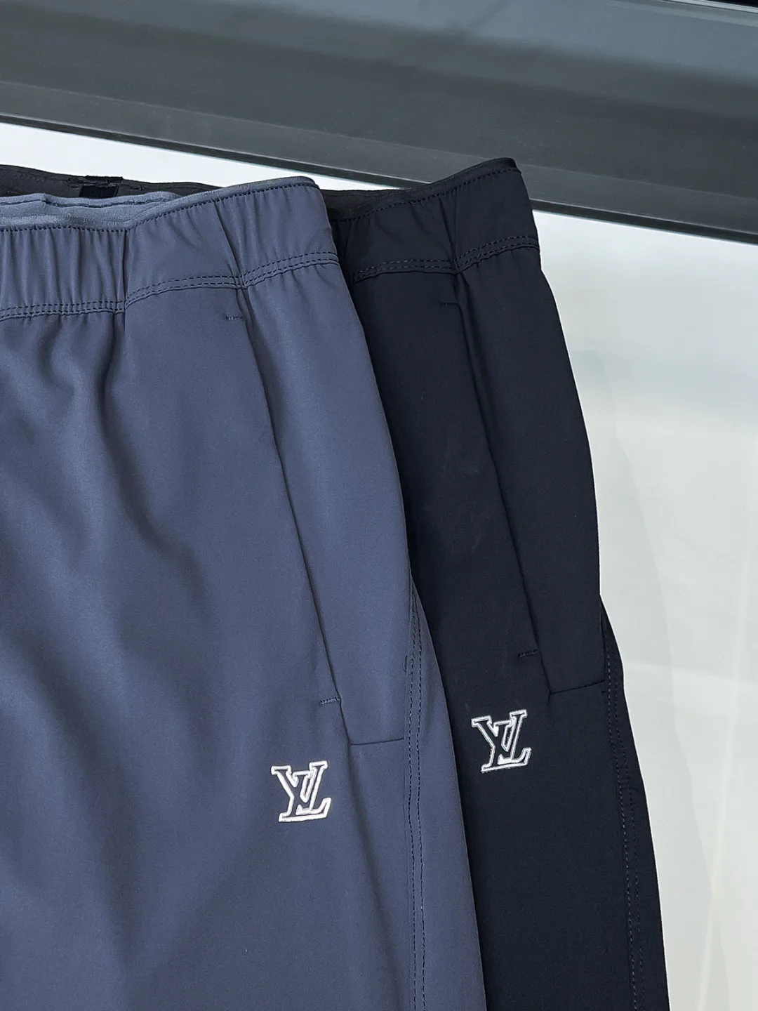Men's Trousers LOUIS VUITTON 18499201