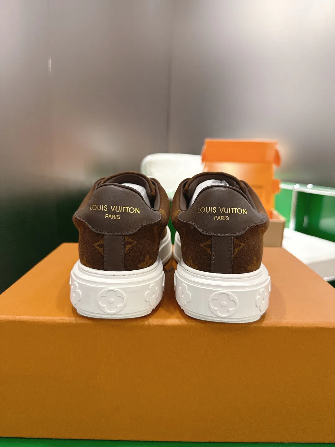 Кроссовки Женские Louis Vuitton 18677711