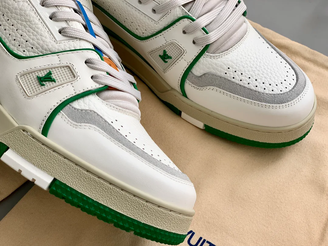 Women's Sneakers LOUIS VUITTON 18014140