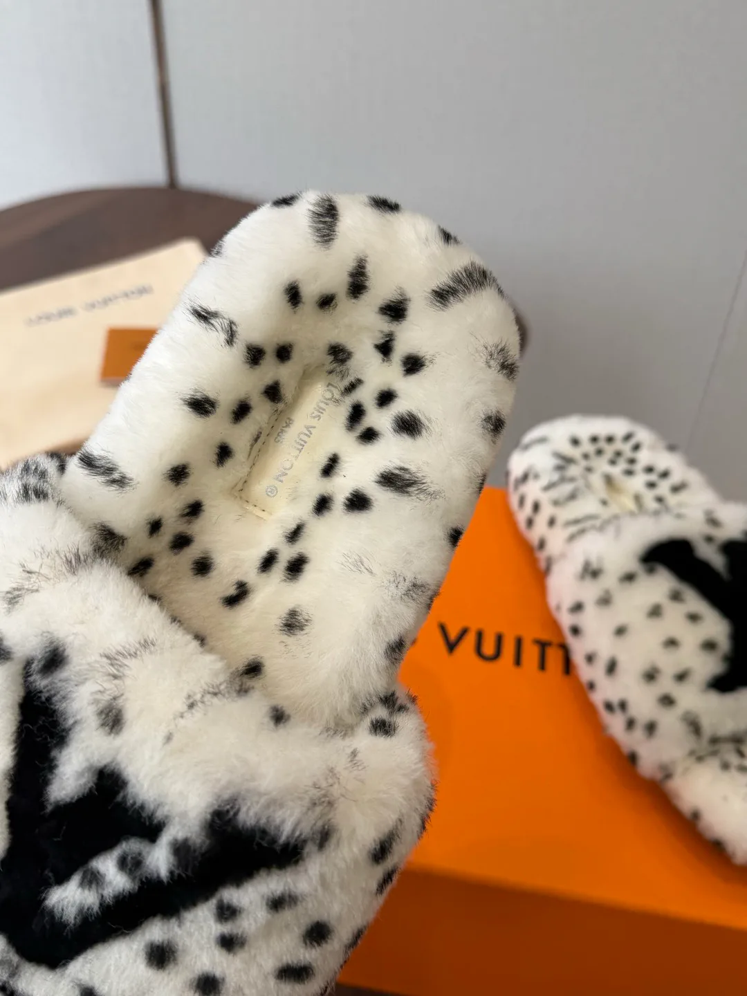 Women's Slippers LOUIS VUITTON 18182965