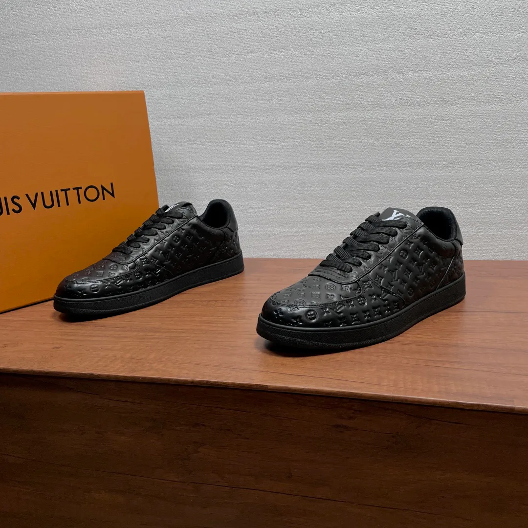 Men's Sneakers LOUIS VUITTON 18100784
