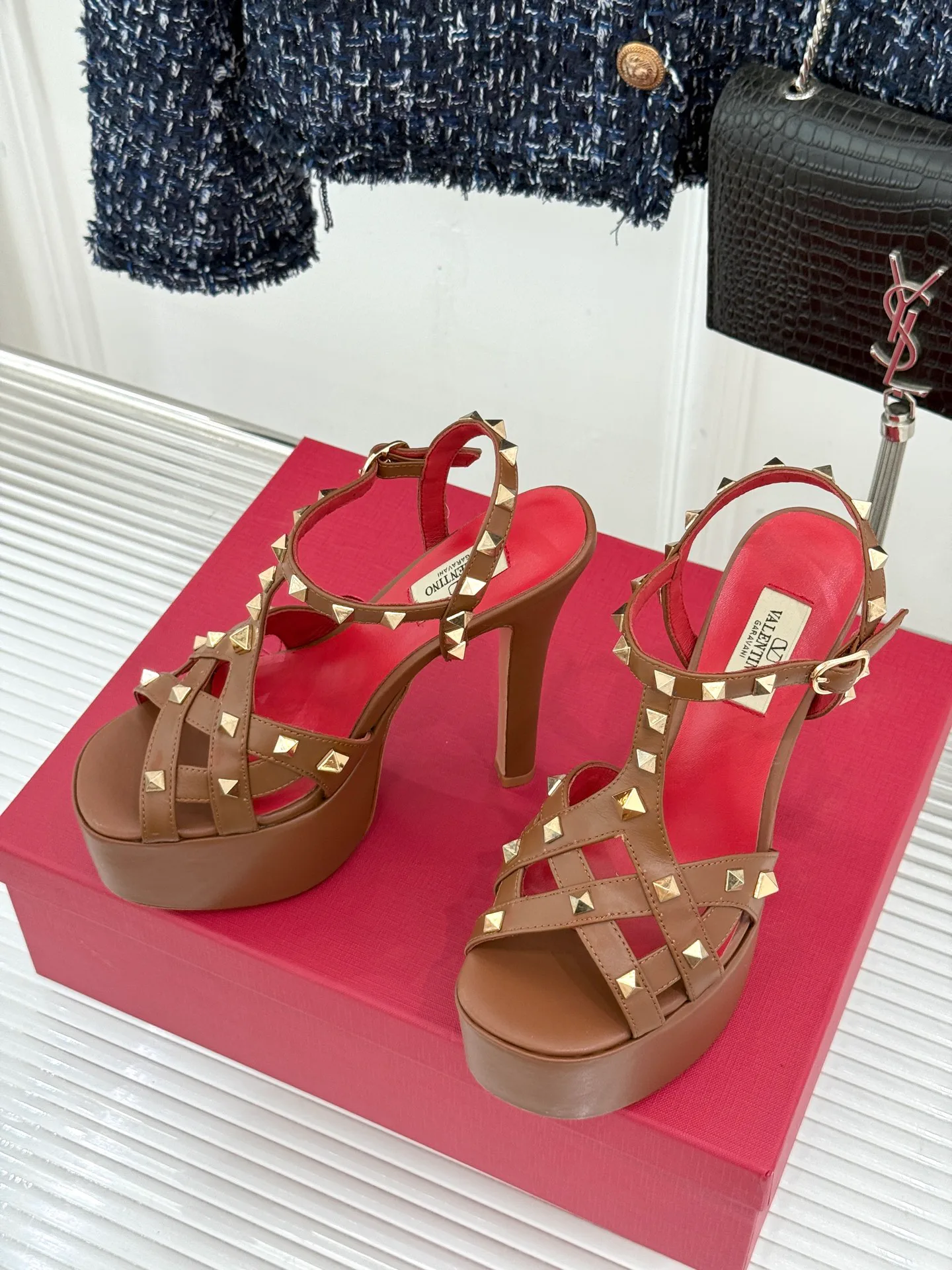 Women's Open-Toe Sandals VALENTINO 18198292