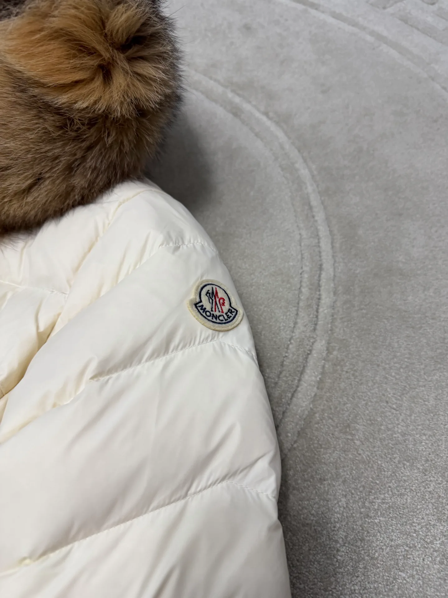Women's Jackets And Down Jackets MONCLER 17829902