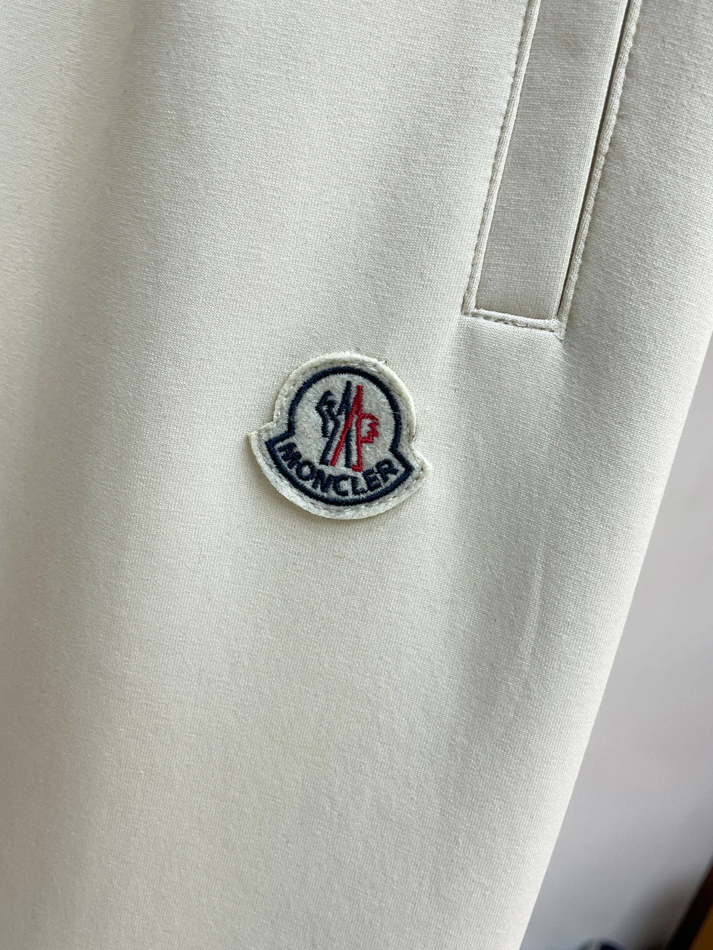 Men's Trousers MONCLER 18499617