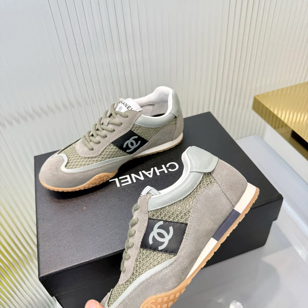 Women's Sneakers CHANEL 18366994