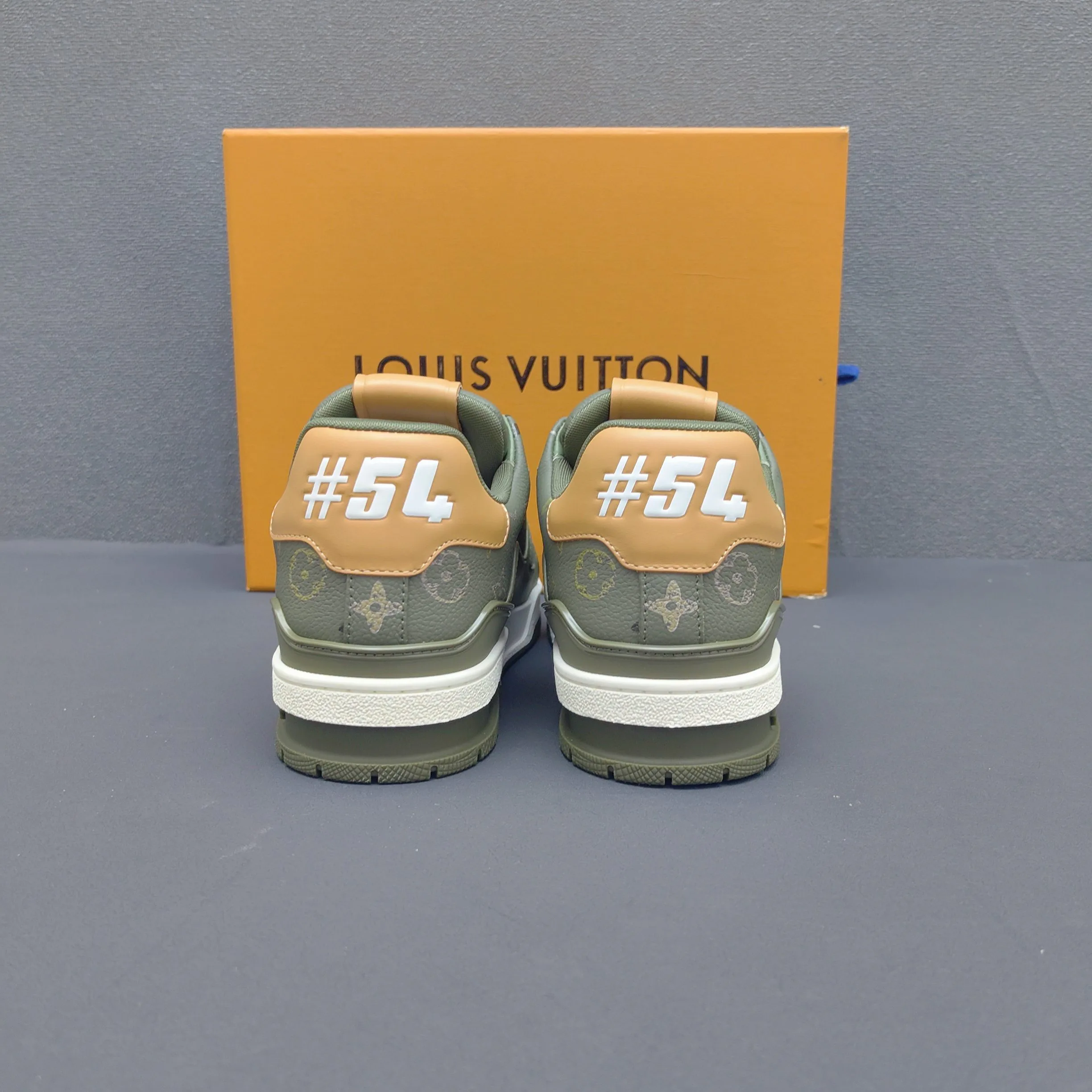 Men's Sneakers LOUIS VUITTON 17725118