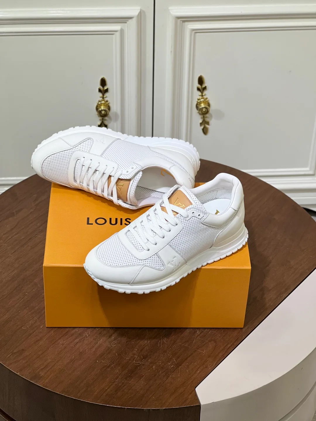 Men's Sneakers LOUIS VUITTON 18039348