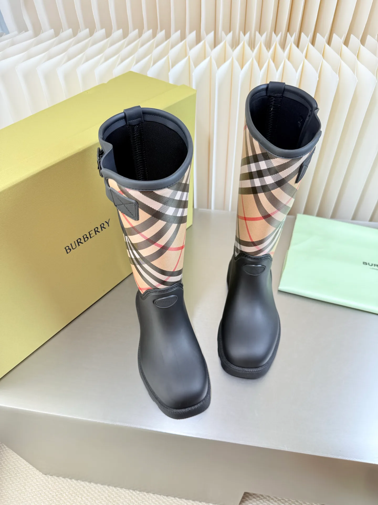 Women's Boots BURBERRY 18152392