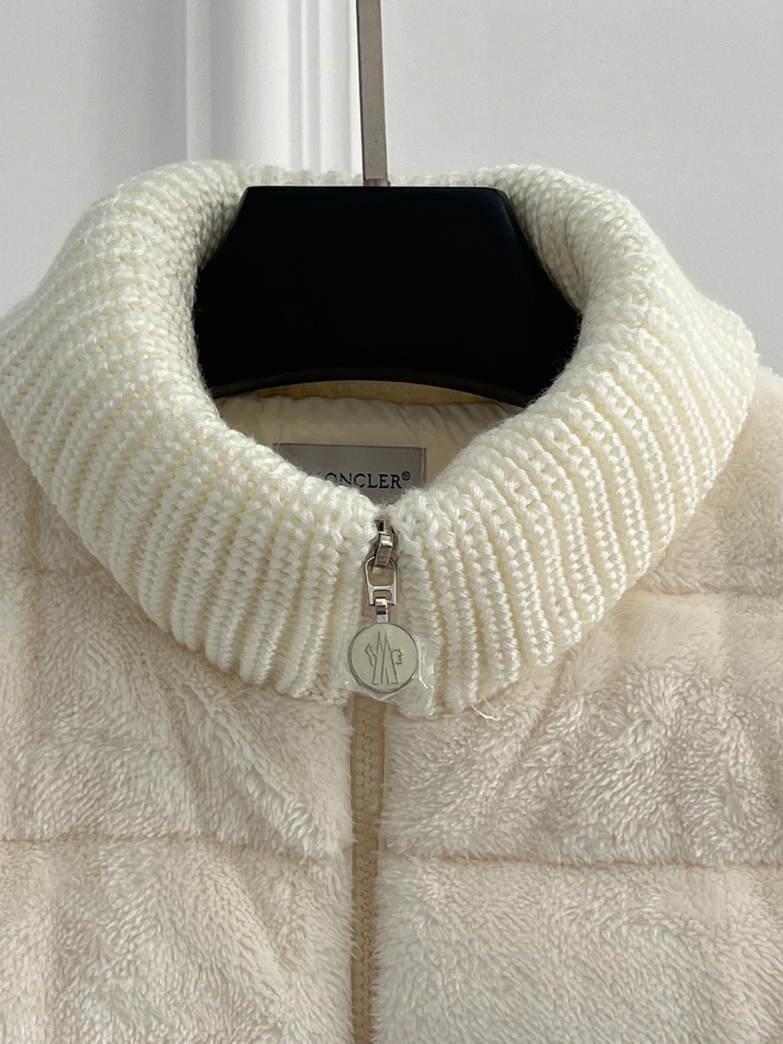 Women's Jackets And Down Jackets MONCLER 18416236