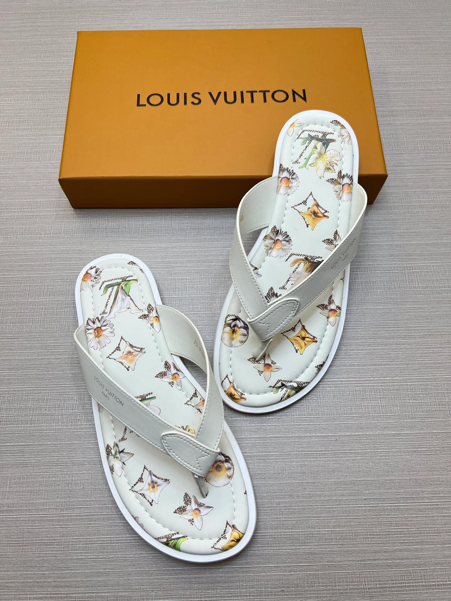 Men's Flip-Flops LOUIS VUITTON 17078847