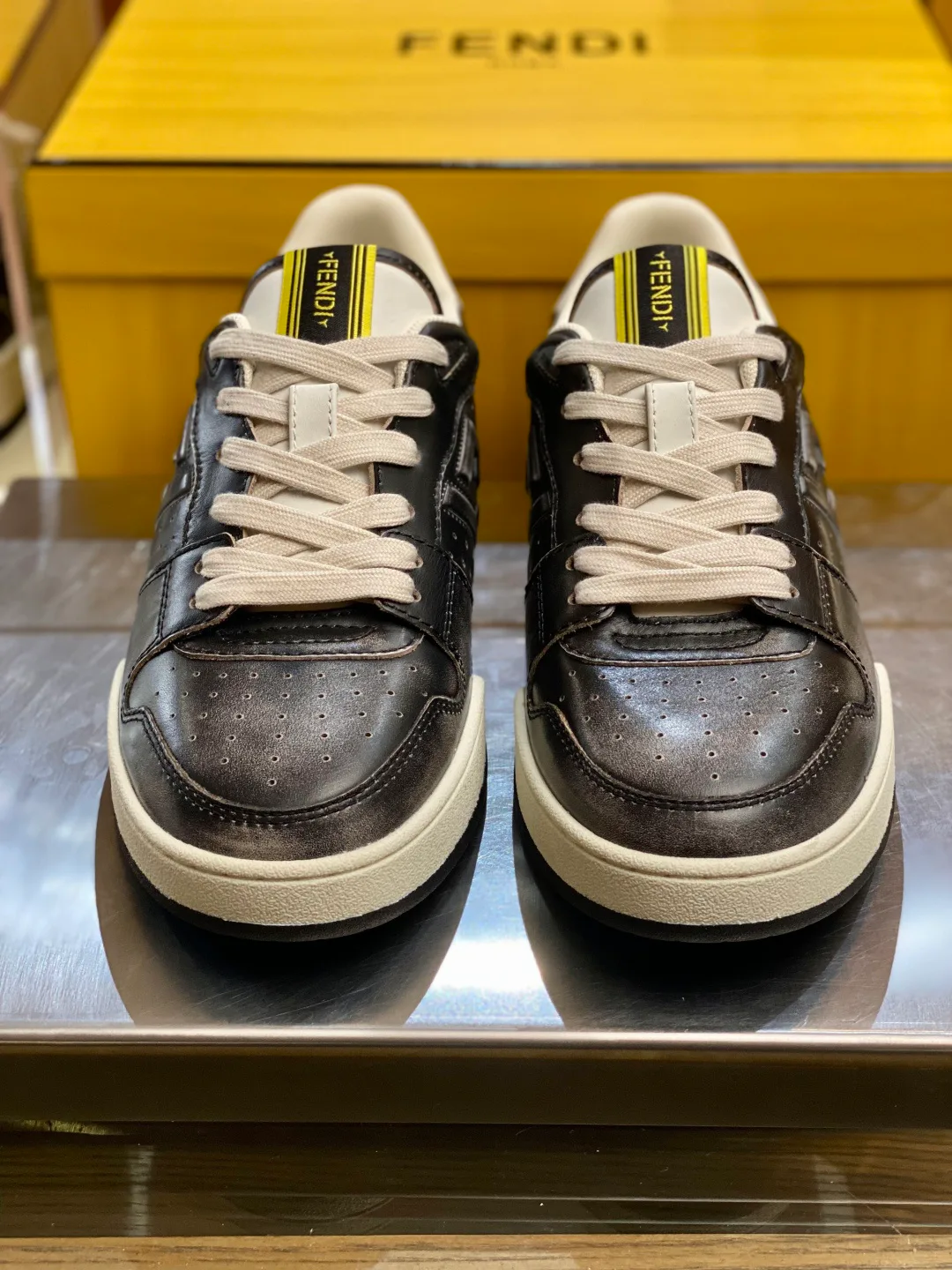 Women's Sneakers FENDI 18119370
