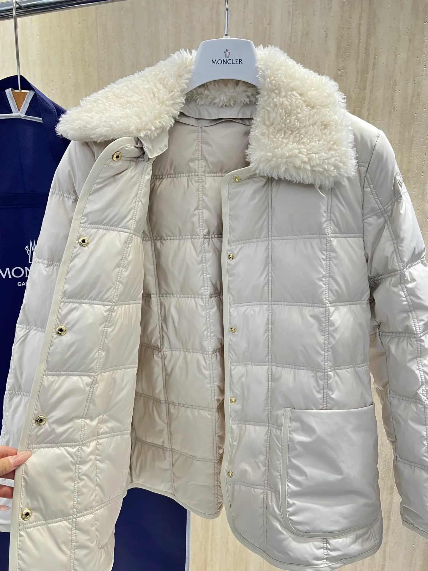 Men's Jackets And Down Jackets MONCLER 18330391