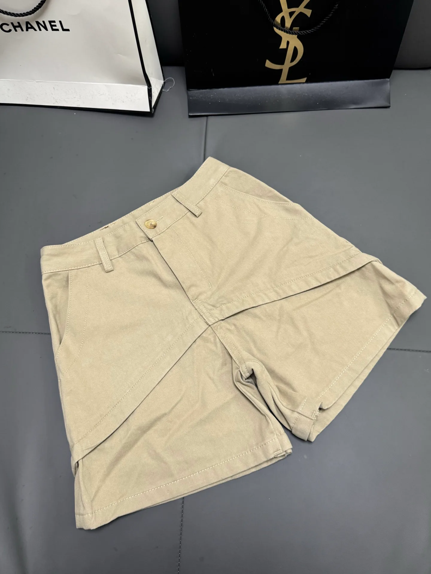 Women's Shorts LOEWE 18174525