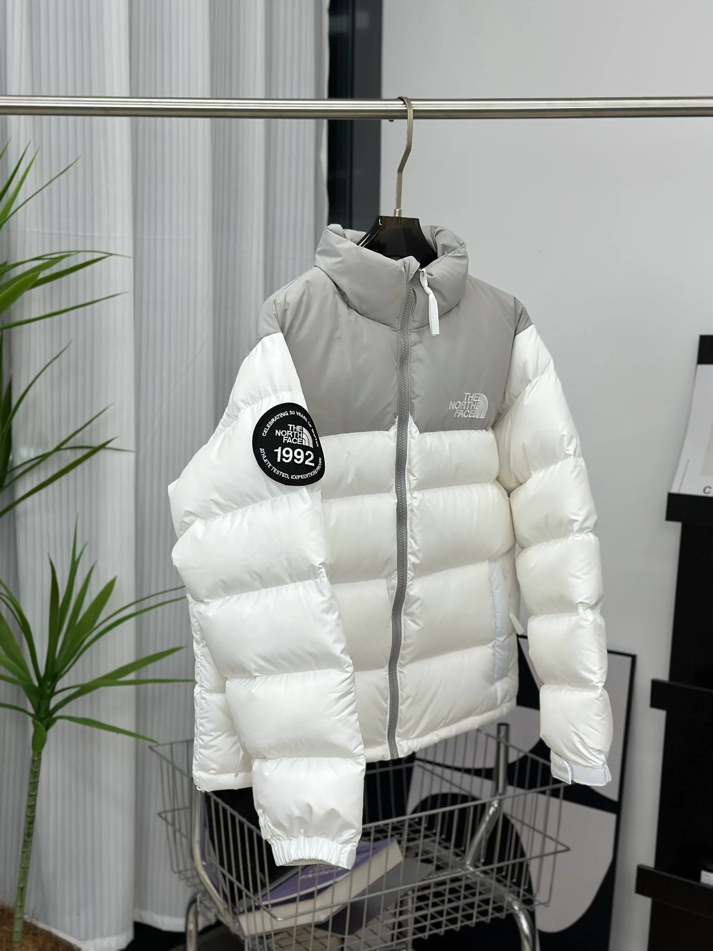 Women's Jackets And Down Jackets THE NORTH FACE 18416091