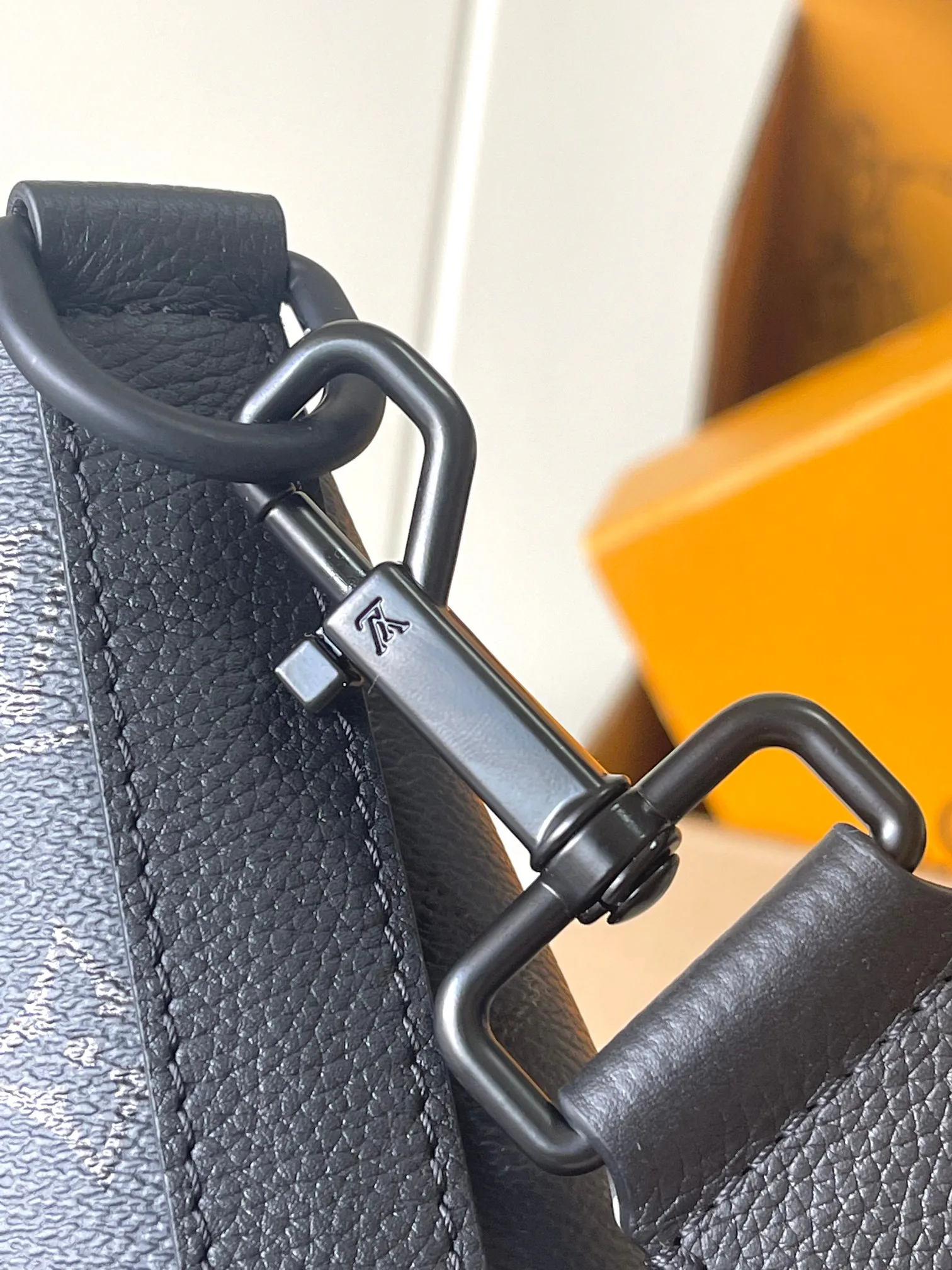 Women's Classic Handbags LOUIS VUITTON 18513659
