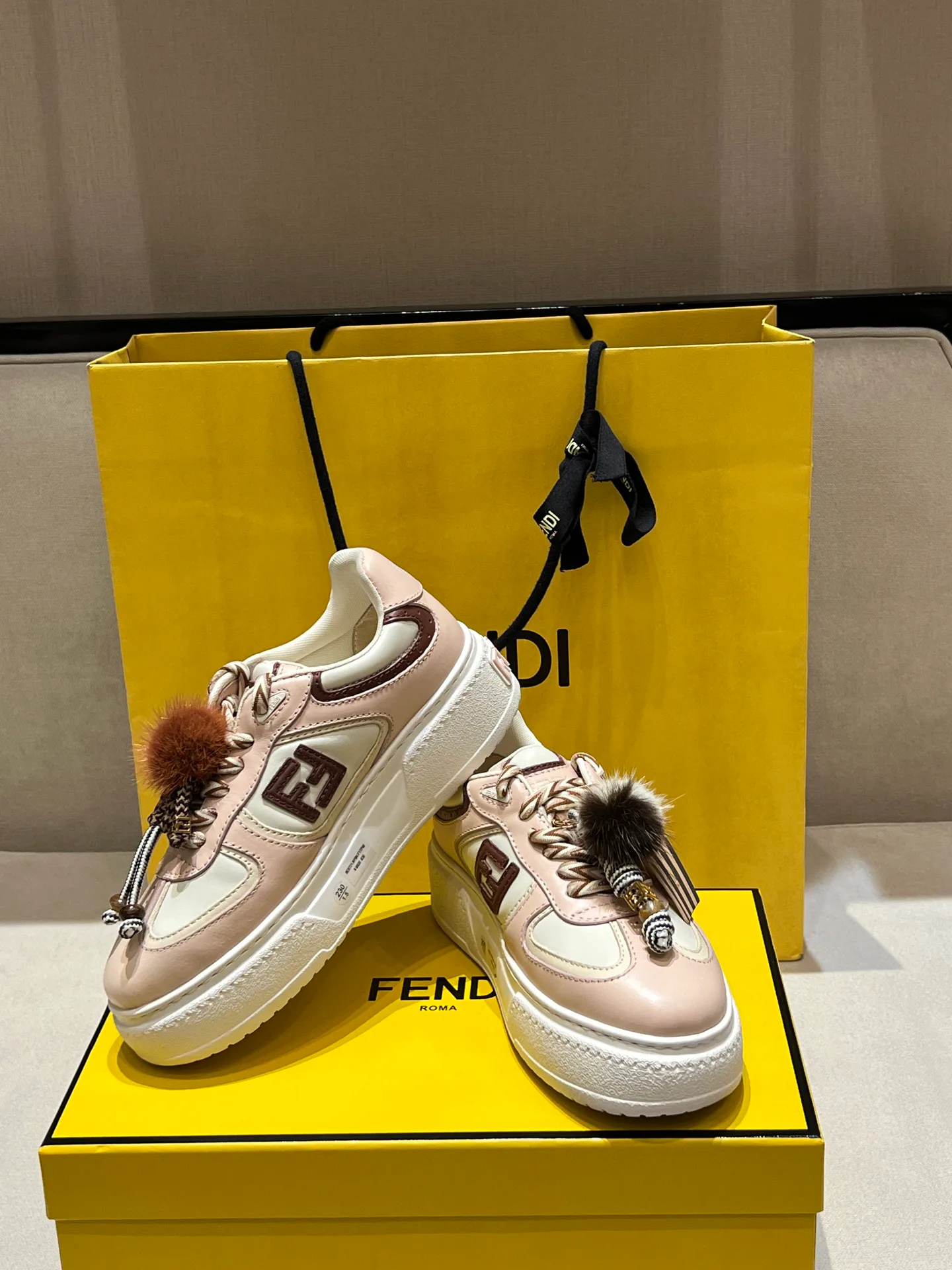Women's Sneakers FENDI 18020651