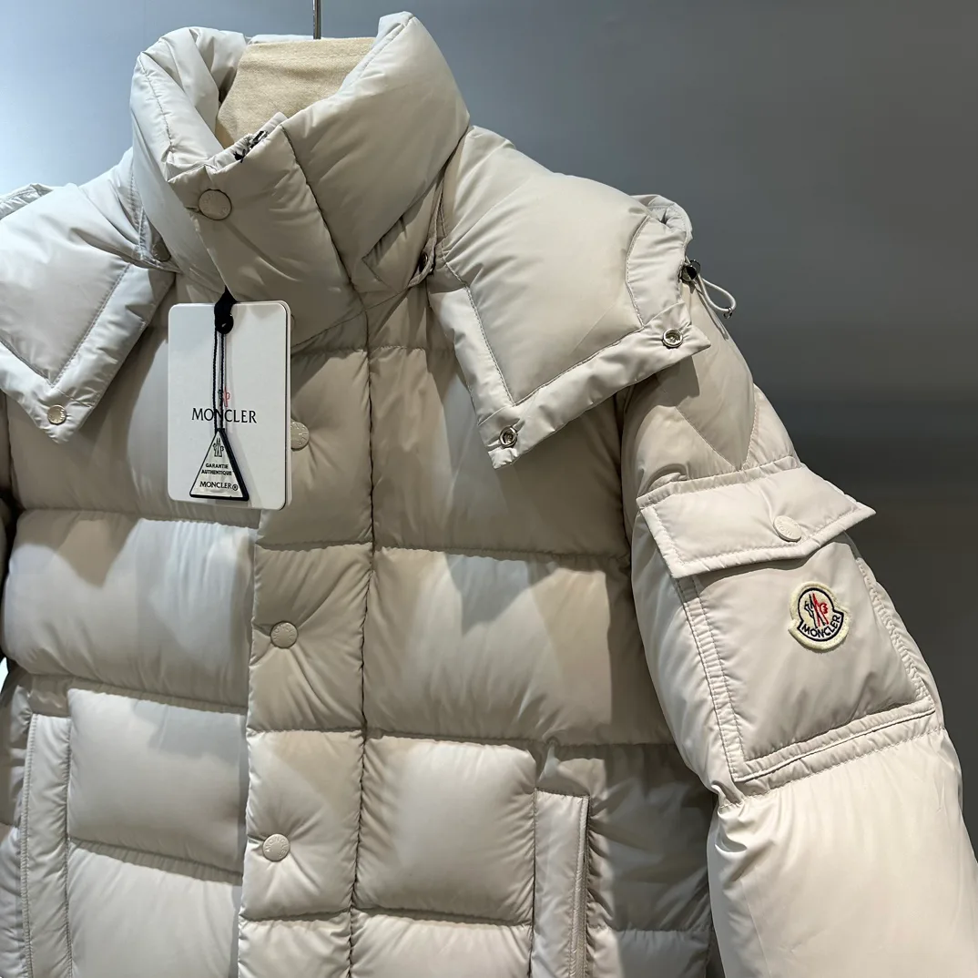 Women's Jackets And Down Jackets MONCLER 18134107