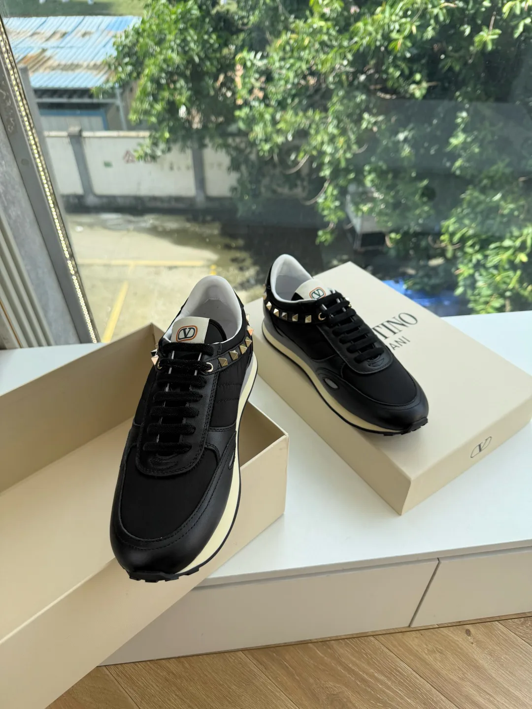 Women's Sneakers VALENTINO 18053445
