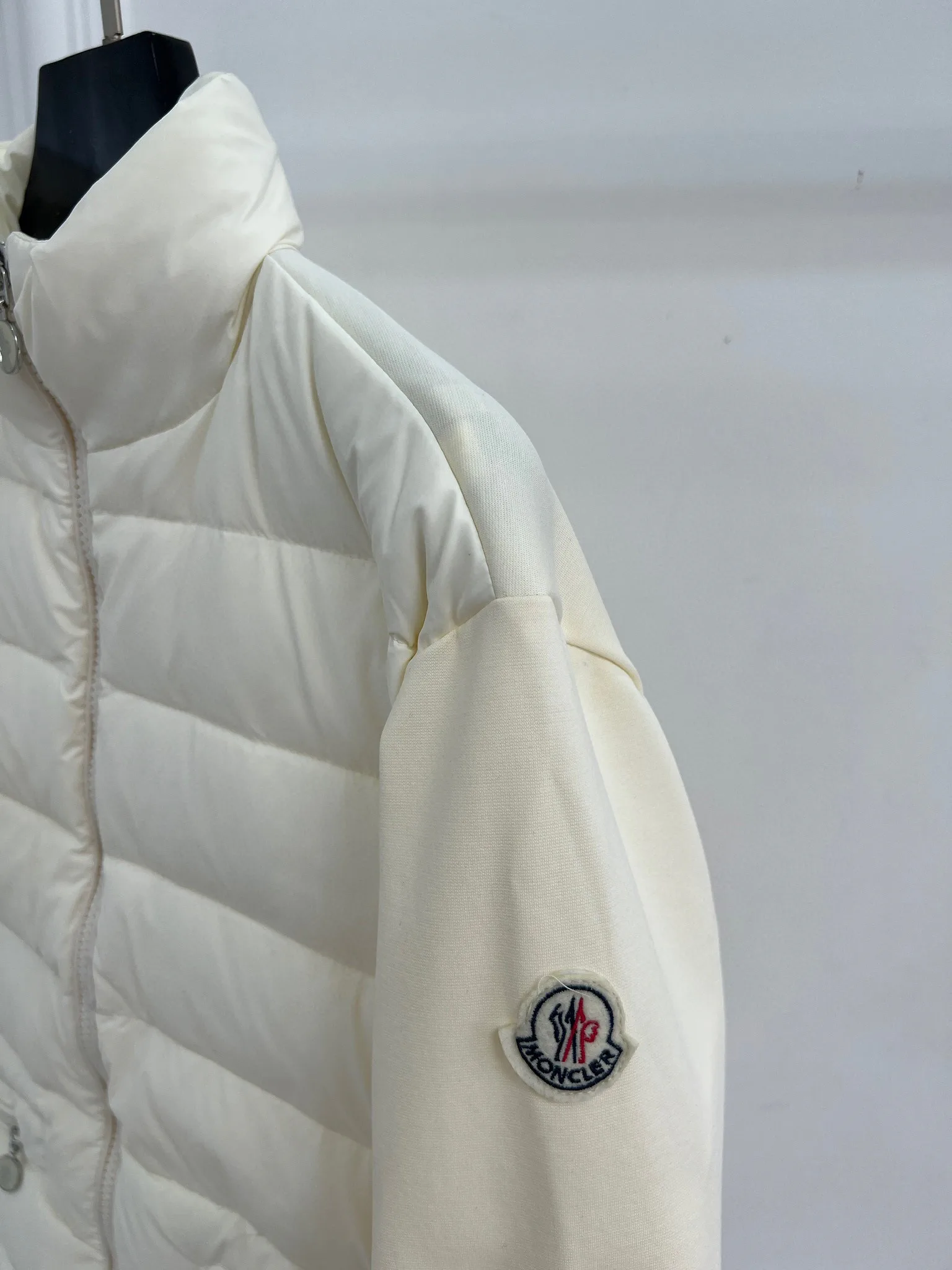 Women's Jackets And Down Jackets MONCLER 18416227