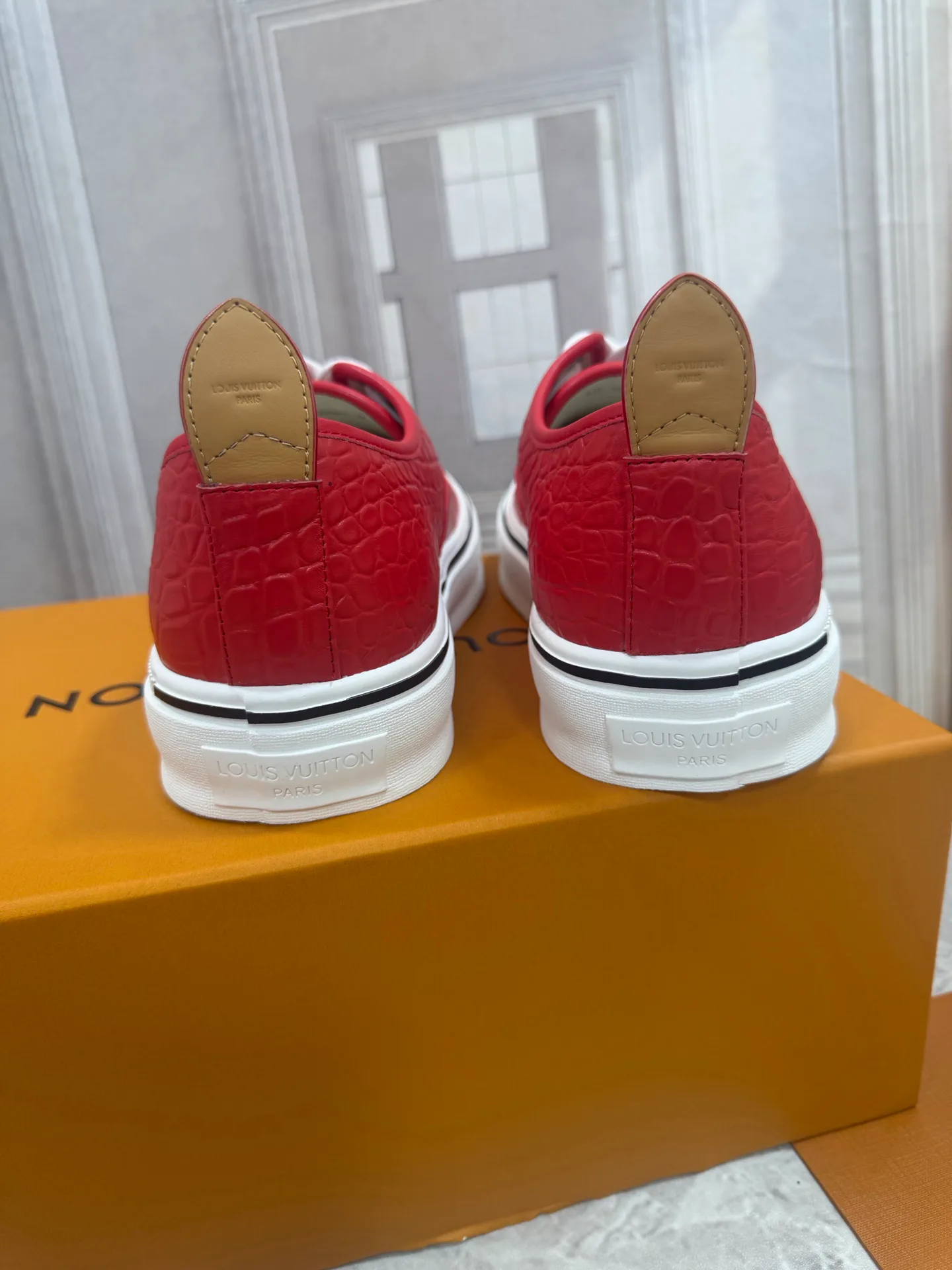 Women's Sneakers LOUIS VUITTON 18190054