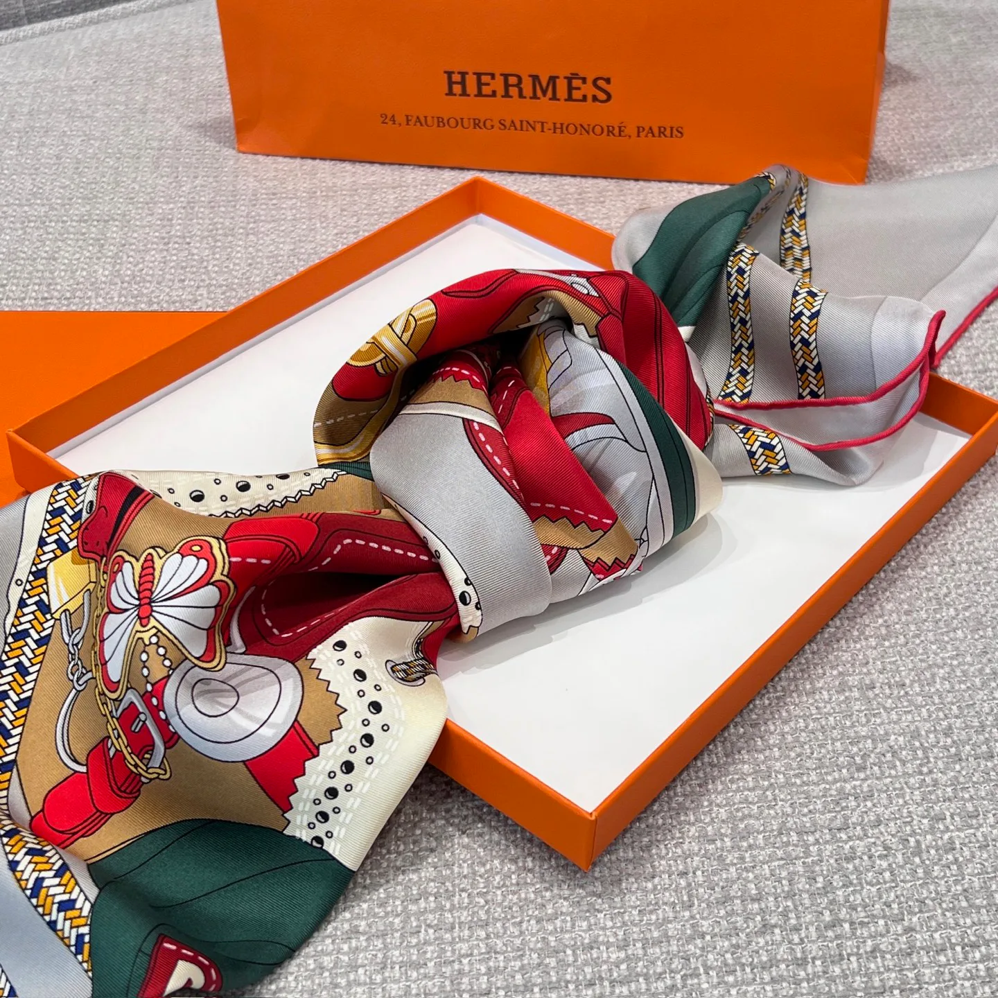 Silk Scarves HERMES 17991433