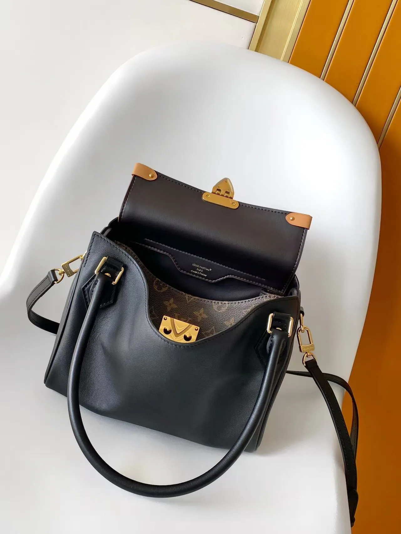 Women's Classic Handbags LOUIS VUITTON 18342253