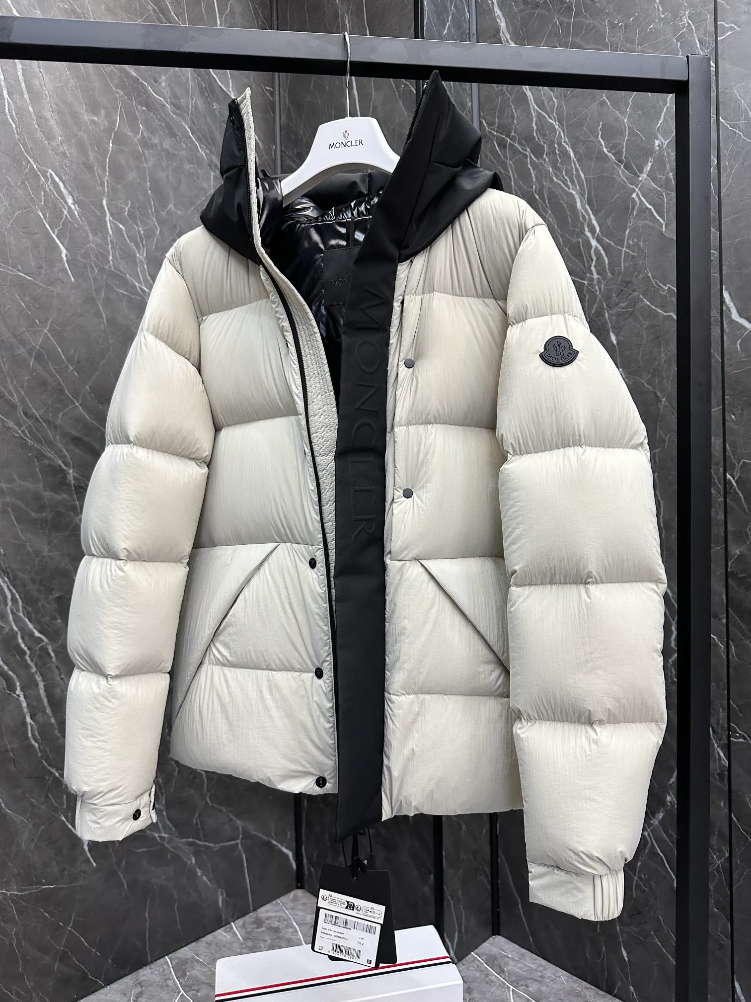 Куртки И Пуховики Мужские Moncler 18606725