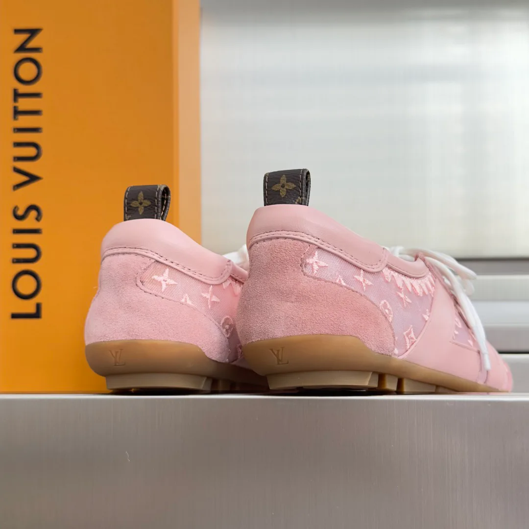 Women's Sneakers LOUIS VUITTON 18083475