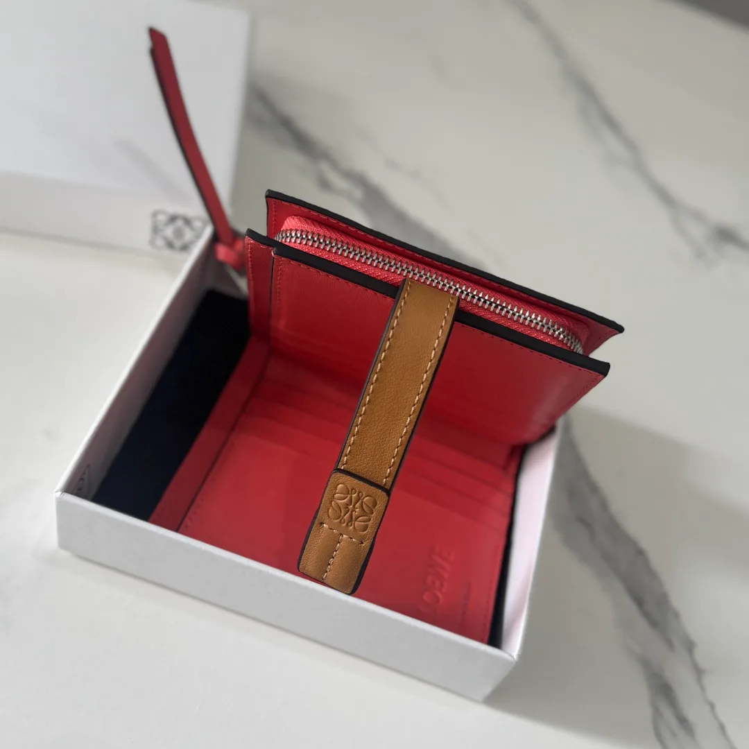 Women's Clutches LOEWE 17502812