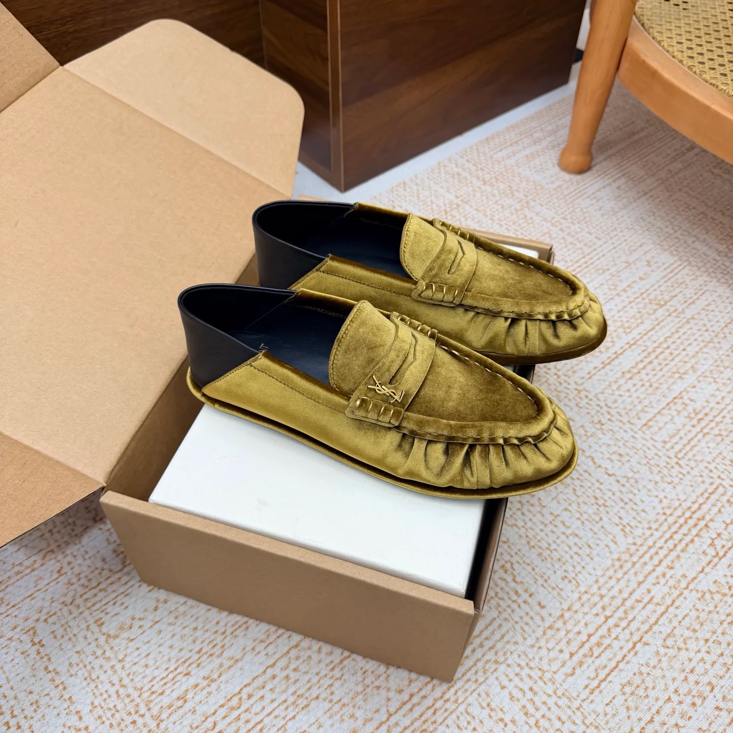 Women's Loafers And Moccasins SAINT LAURENT 18104186