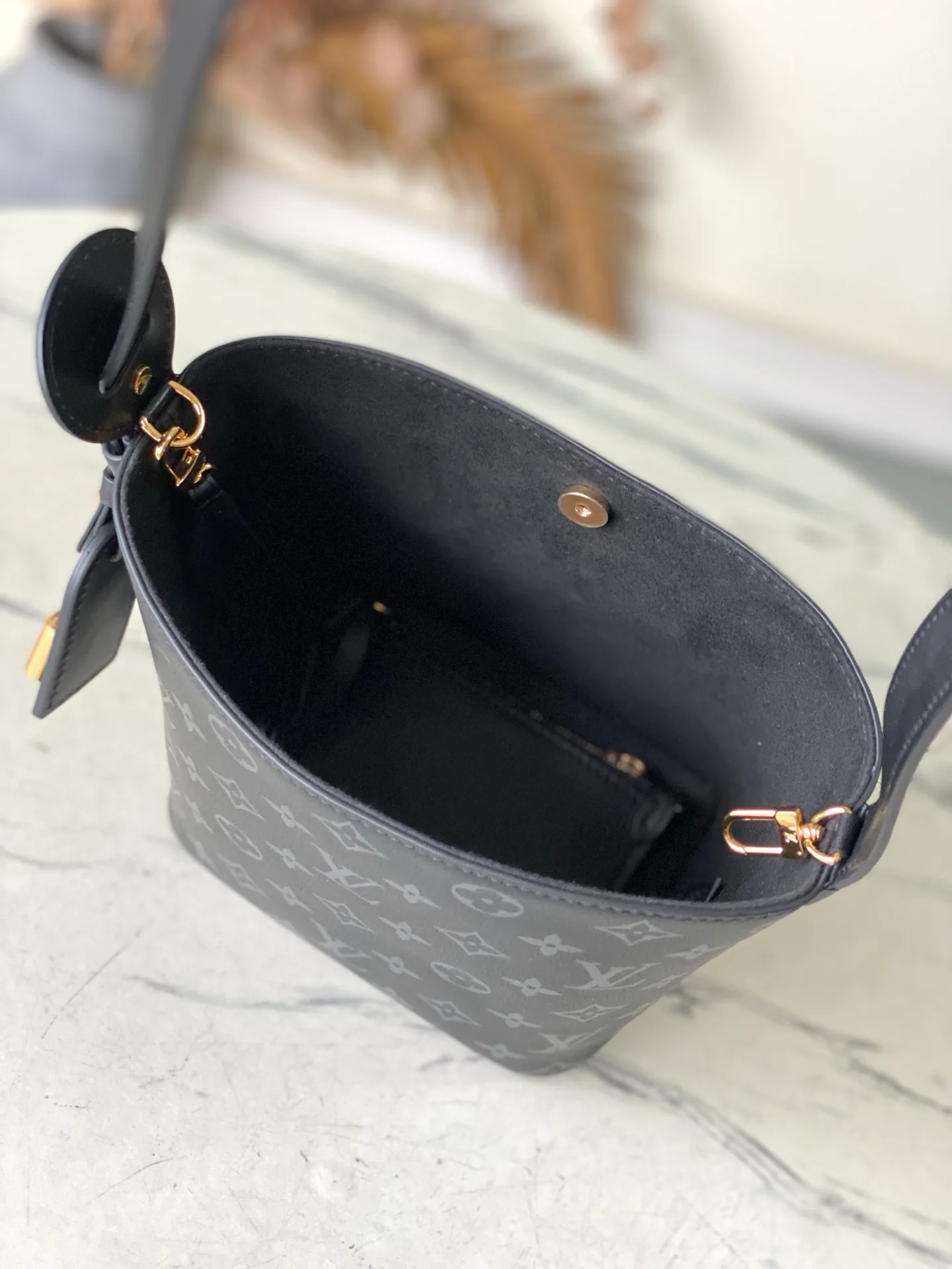 Women's Classic Handbags LOUIS VUITTON 18240363