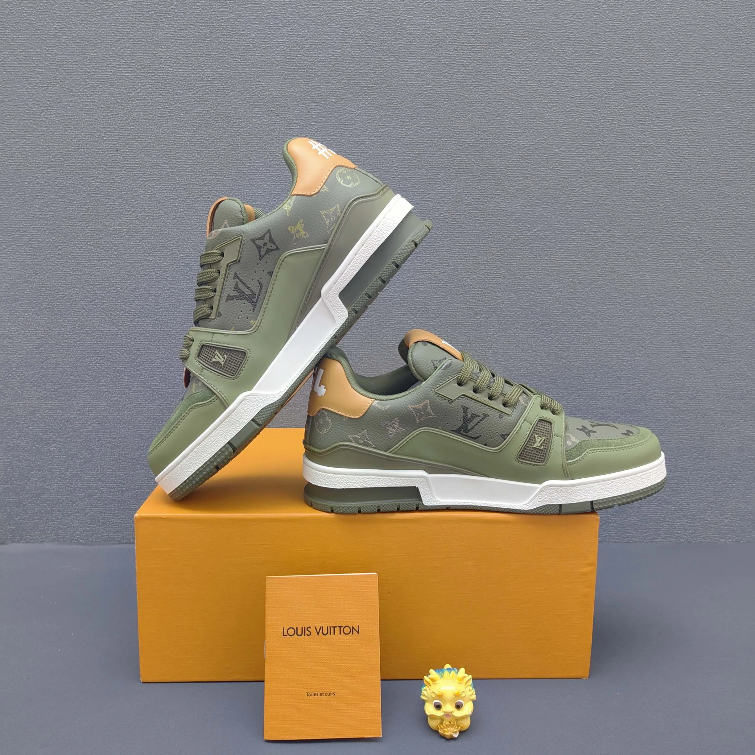 Men's Sneakers LOUIS VUITTON 17725118