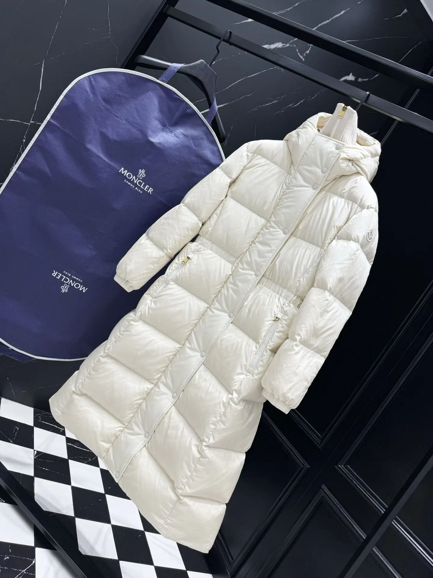 Women's Jackets And Down Jackets MONCLER 17810376