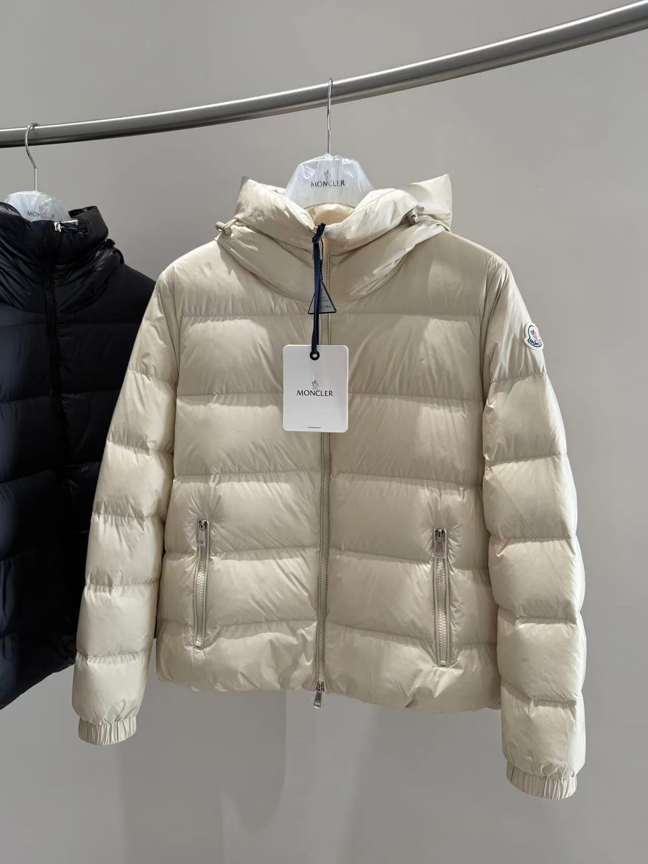 Women's Jackets And Down Jackets MONCLER 18184483