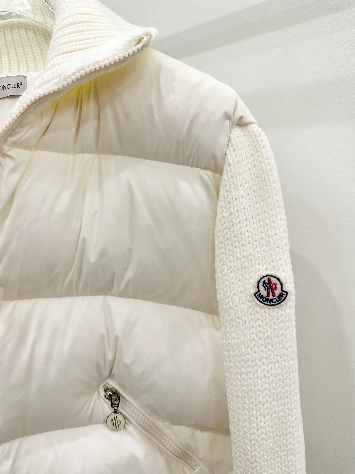 Women's Jackets And Down Jackets MONCLER 18188493