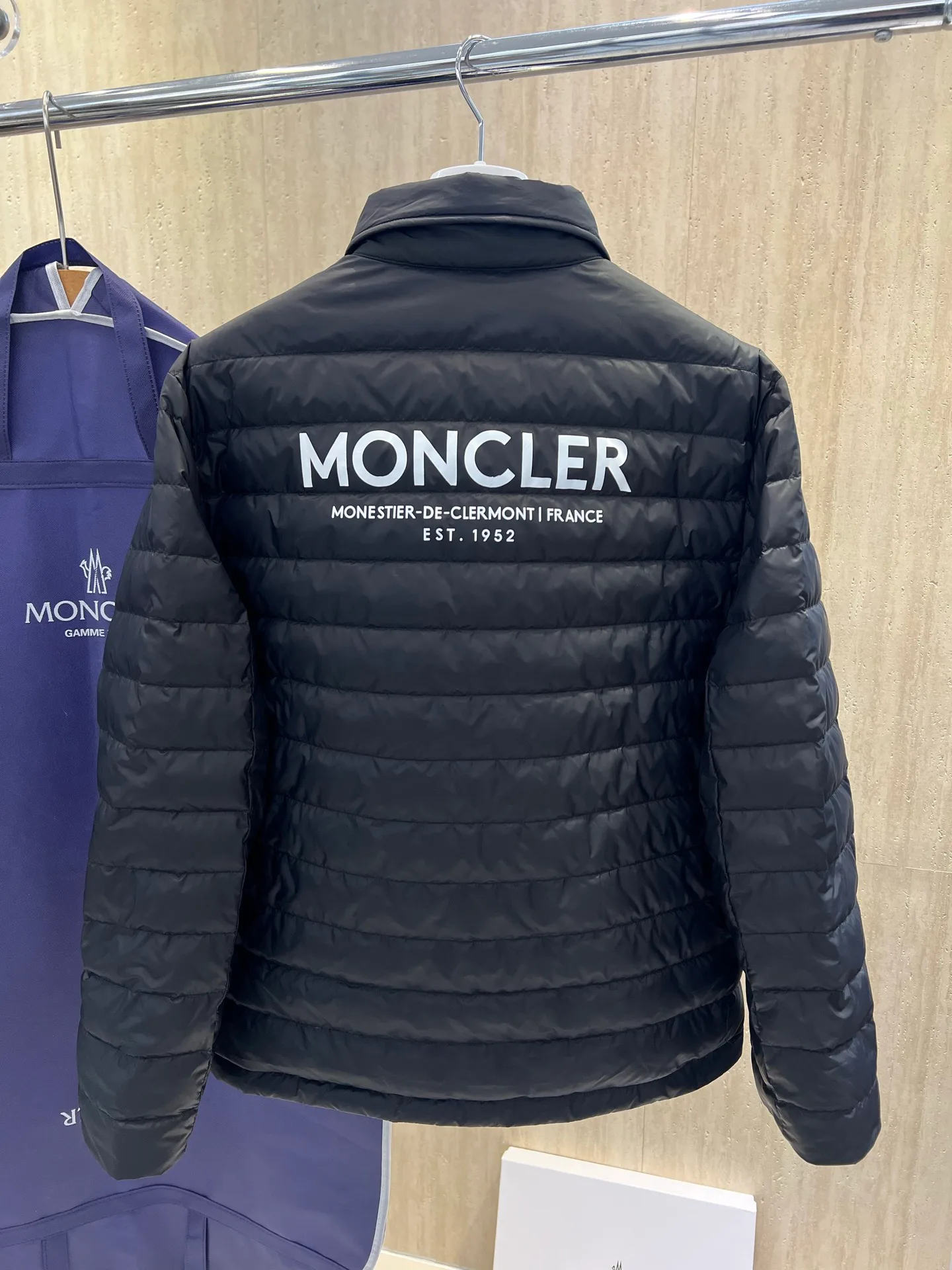 Men's Jackets And Down Jackets MONCLER 18330397