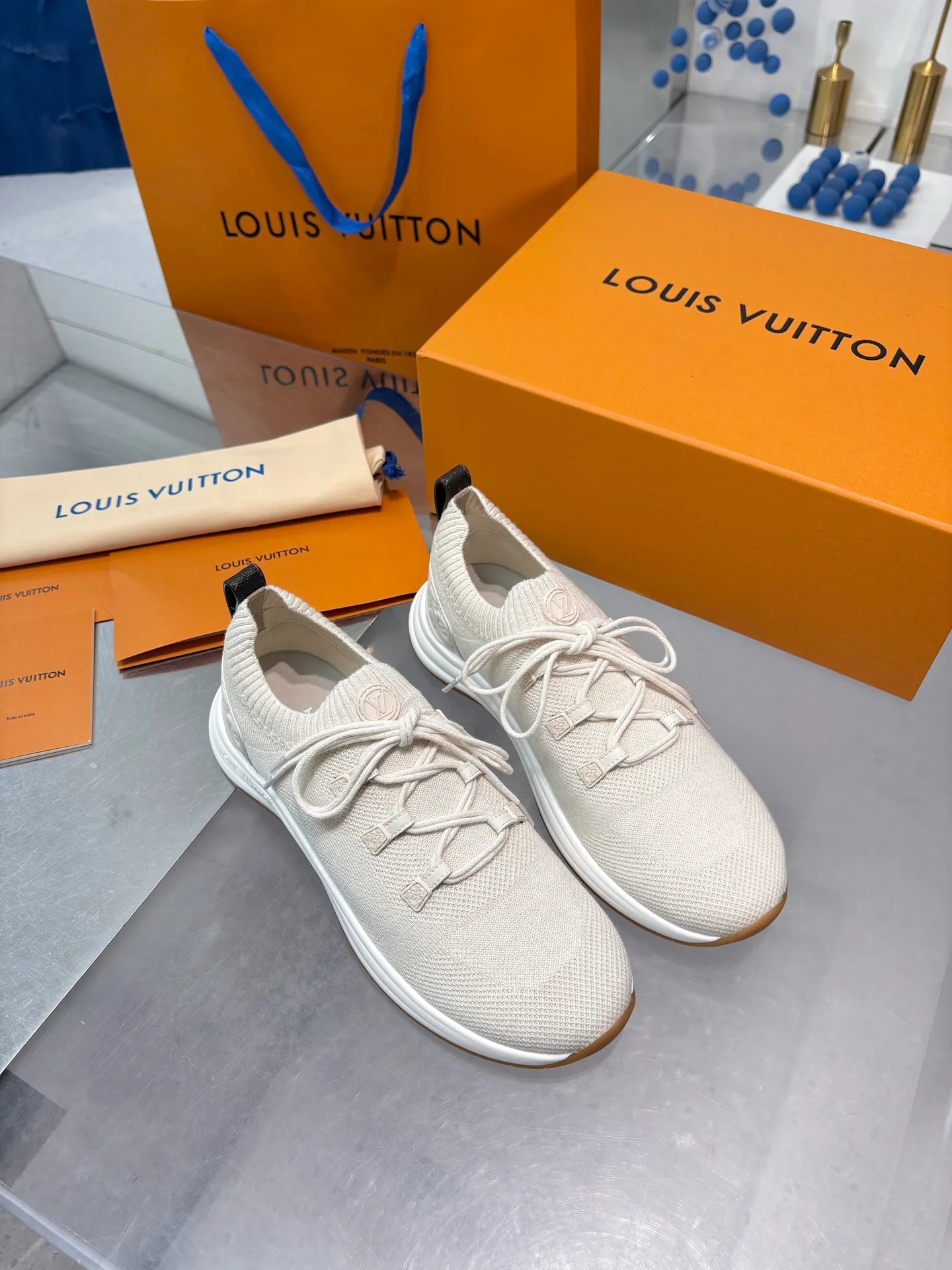 Women's Sneakers LOUIS VUITTON 18055132