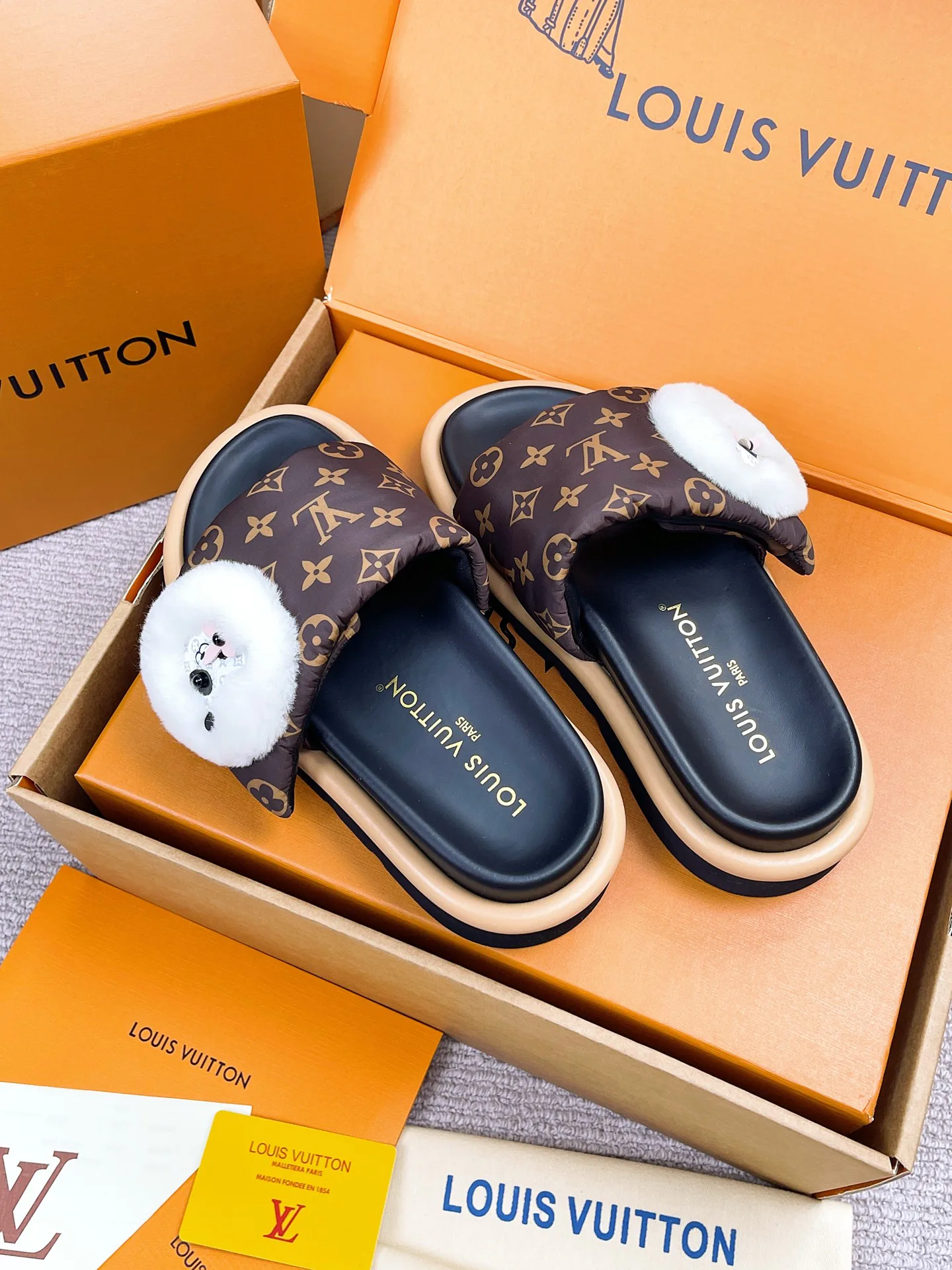 Women's Flip-Flops LOUIS VUITTON 18142868