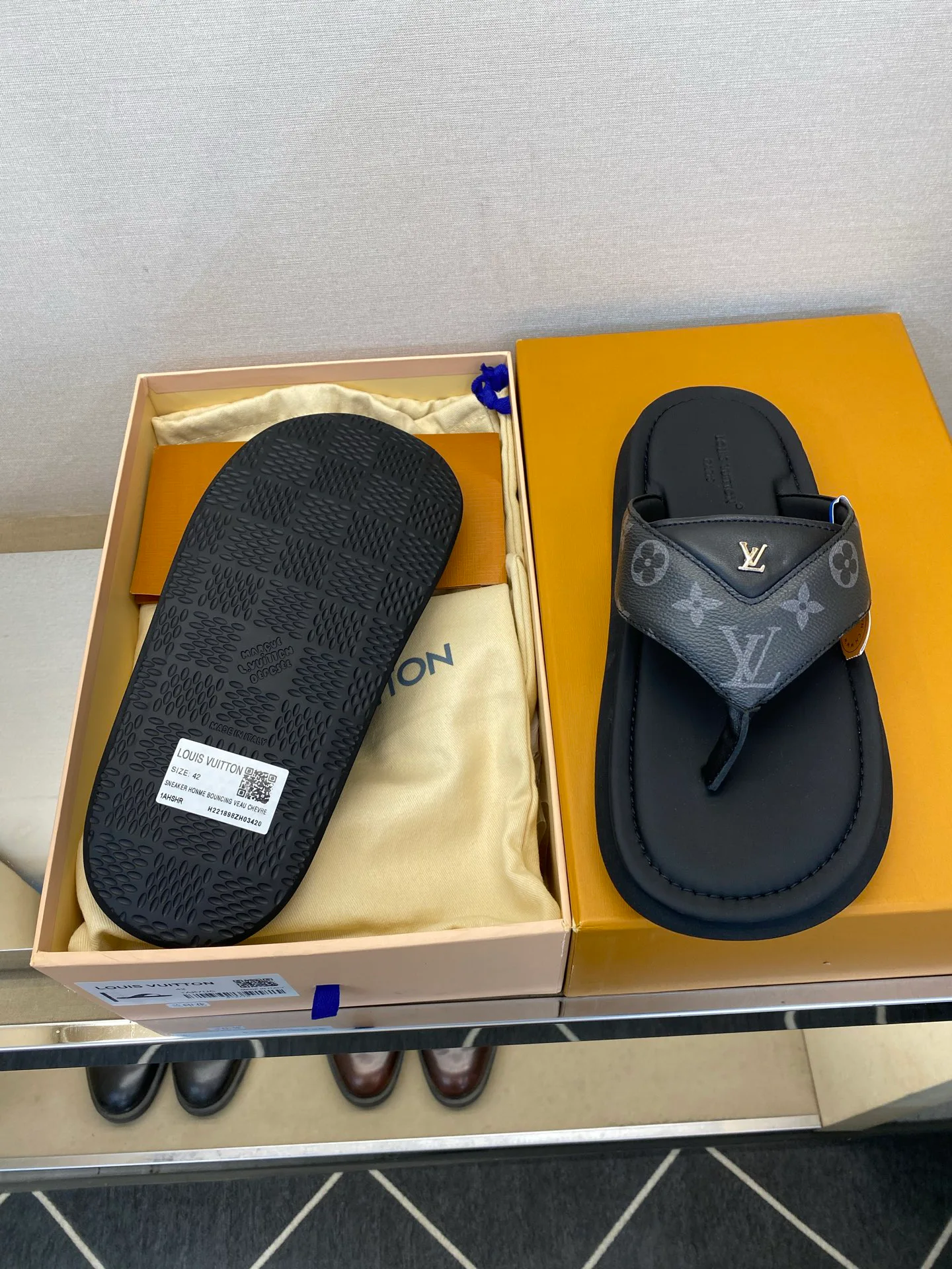 Men's Flip-Flops LOUIS VUITTON 17706373