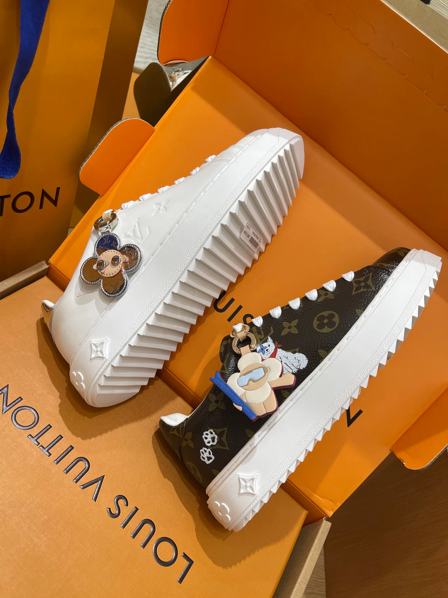 Women's Sneakers LOUIS VUITTON 18080228