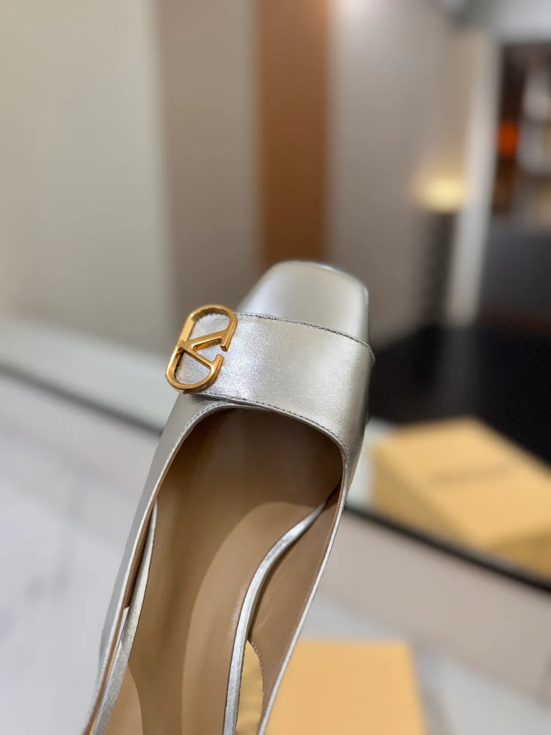 Women's Open-Toe Sandals VALENTINO 18134901