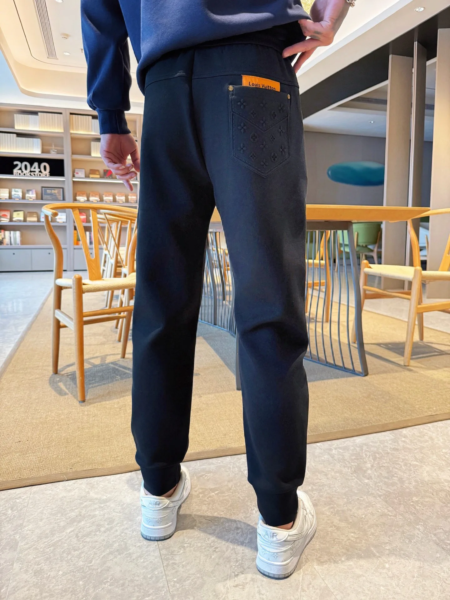 Men's Trousers LOUIS VUITTON 18345731