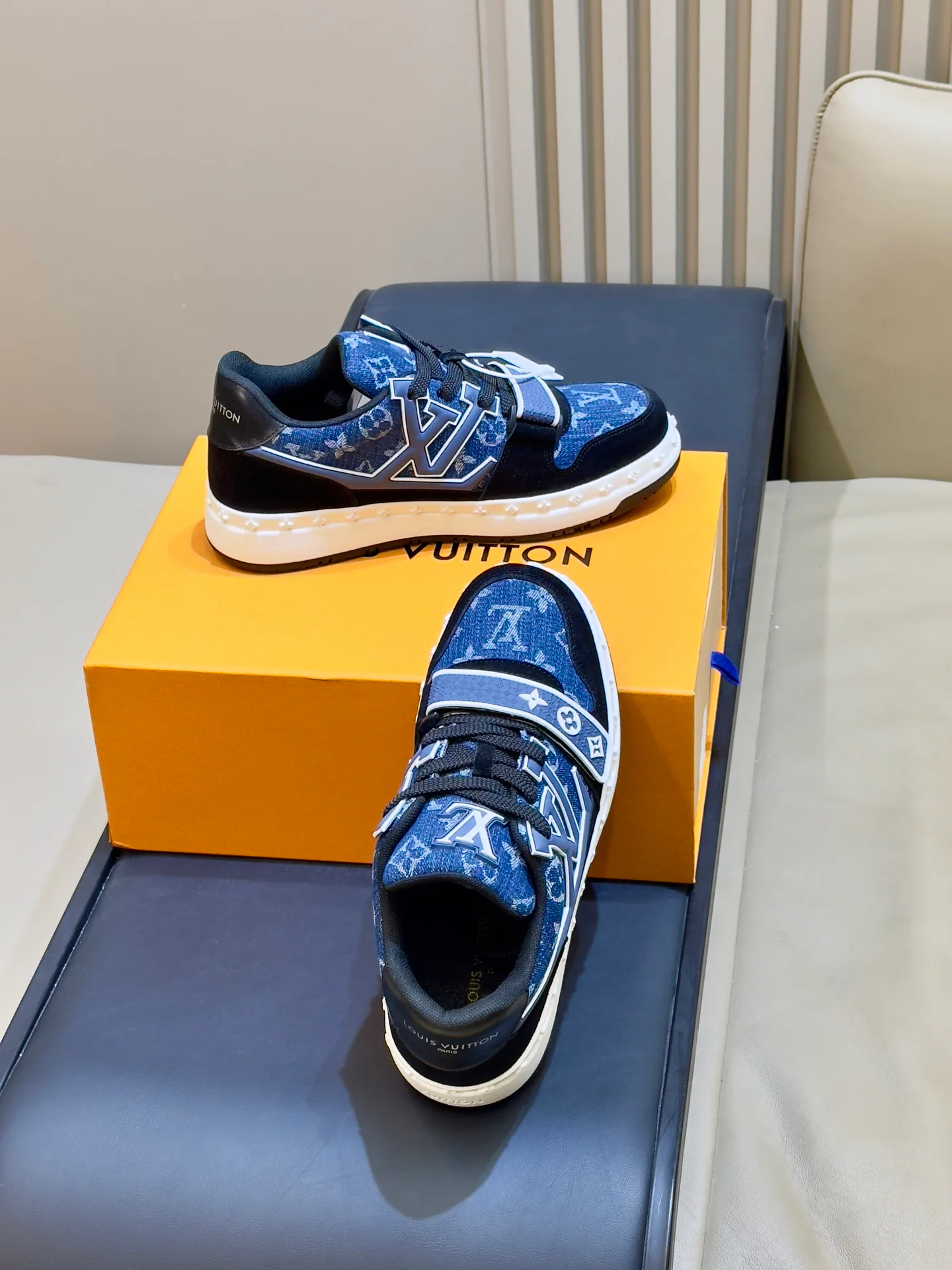 Women's Sneakers LOUIS VUITTON 18073550
