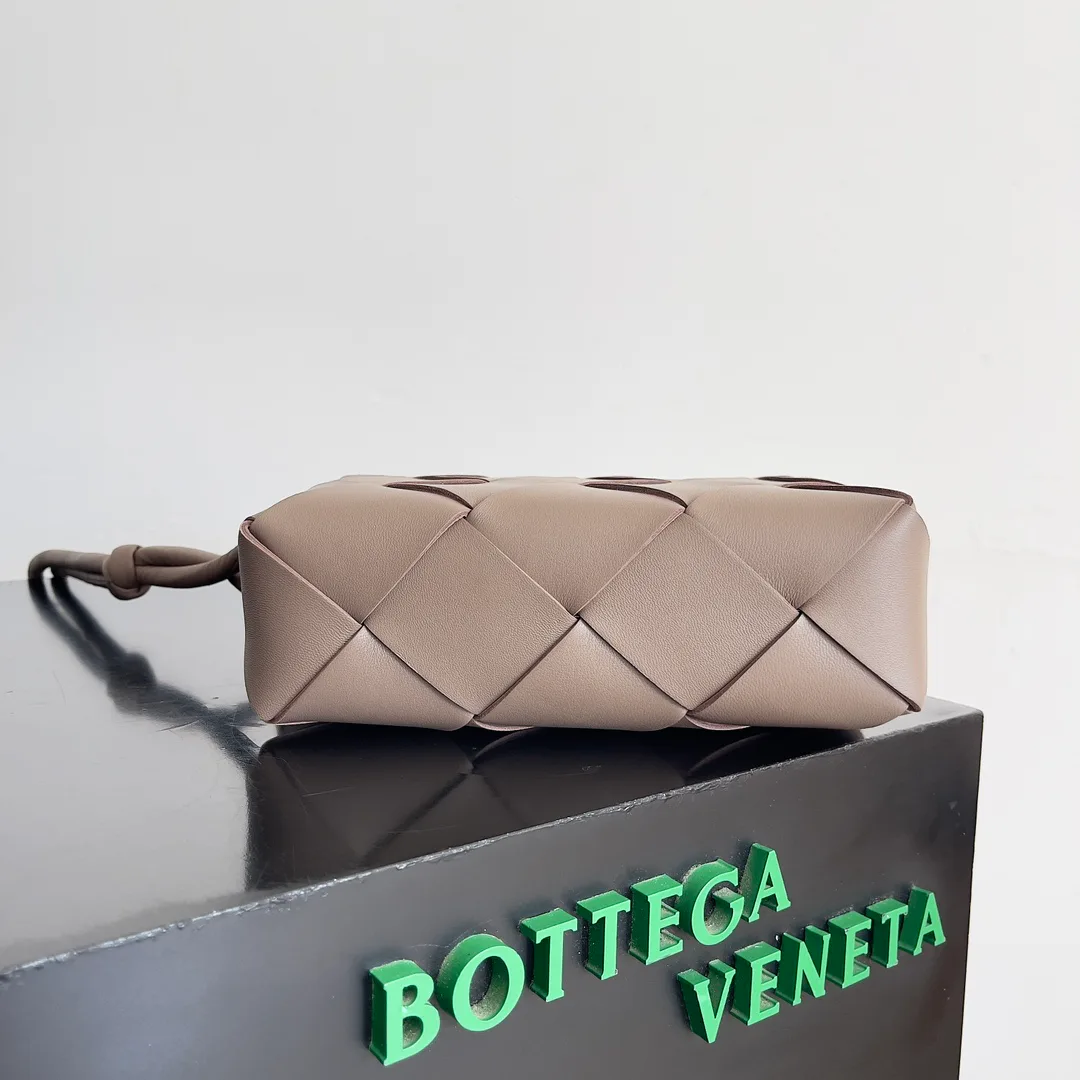 Women's Classic Handbags BOTTEGA VENETA 17372463