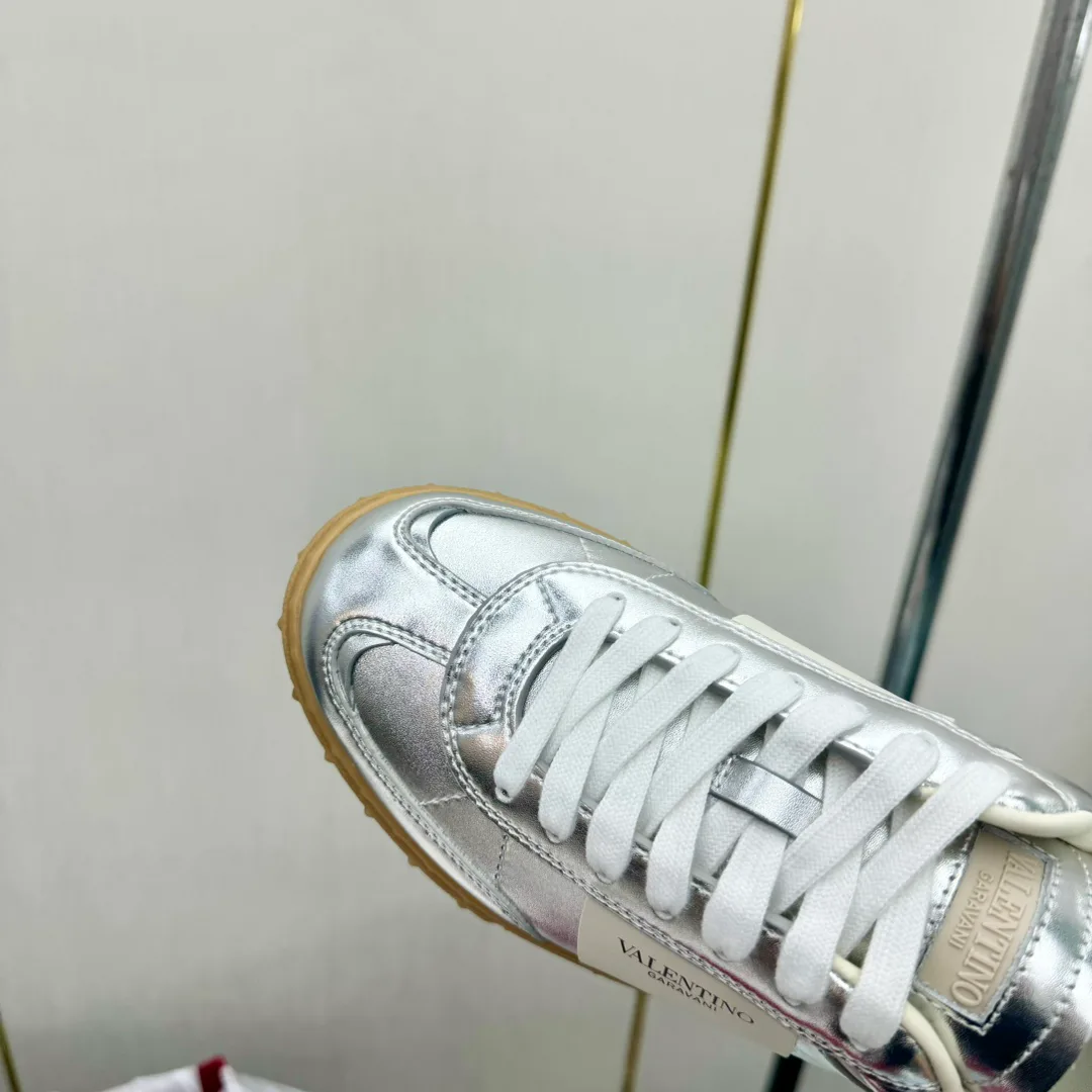 Women's Sneakers VALENTINO 17955028