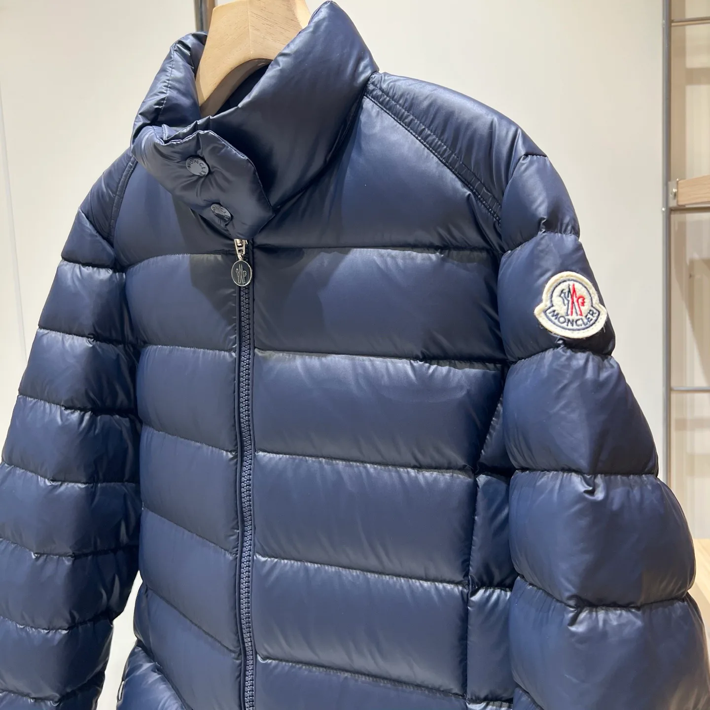 Women's Jackets And Down Jackets MONCLER 18284058
