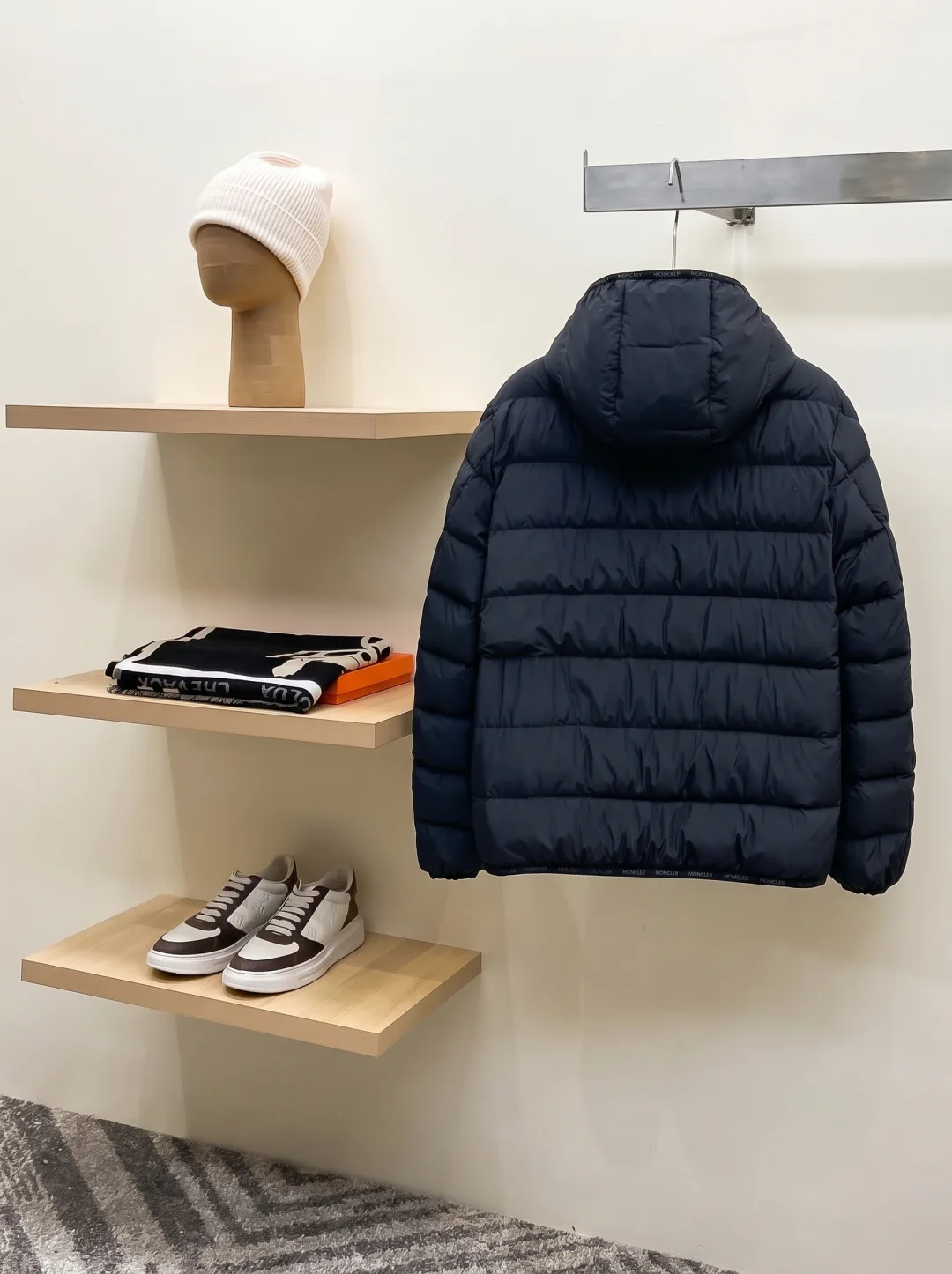 Куртки И Пуховики Мужские Moncler 18596610